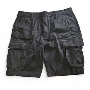 Levi's men's black cargo shorts / side pockets / waist 36